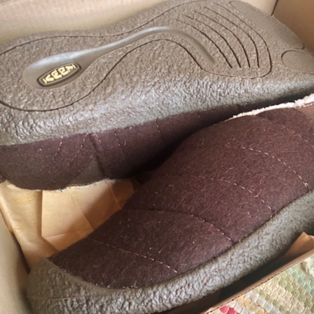 Keen wool/shearling slippers sz 7.5 US